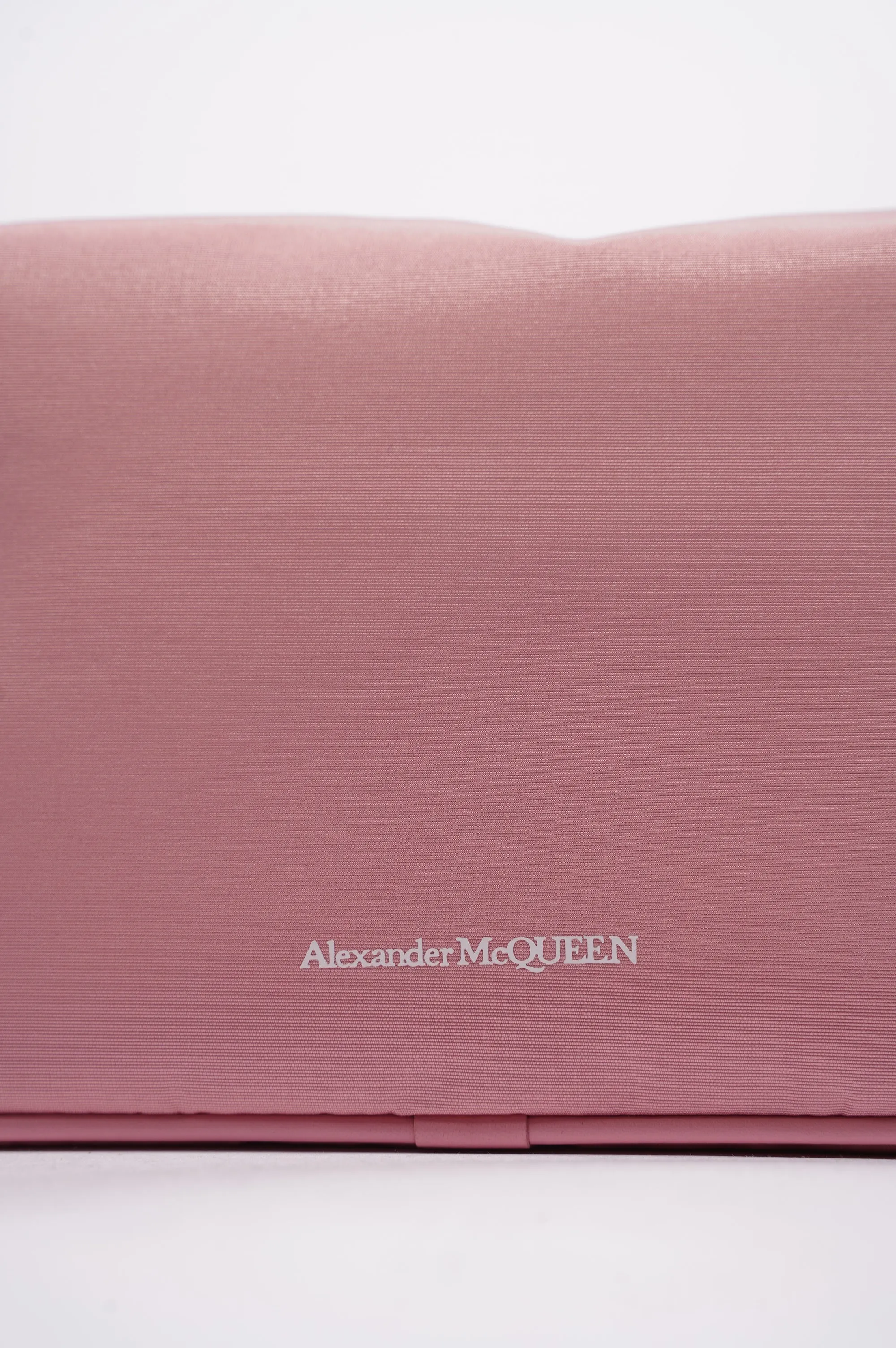 Alexander McQueen Womens Skull Bag Pink / Silver